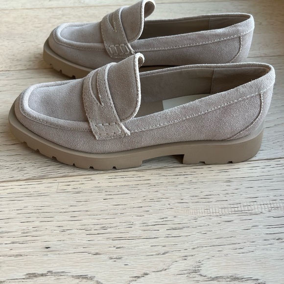 Like New - Trendy Dolce Vita Tan Loafers for Women - Picture 5 of 8